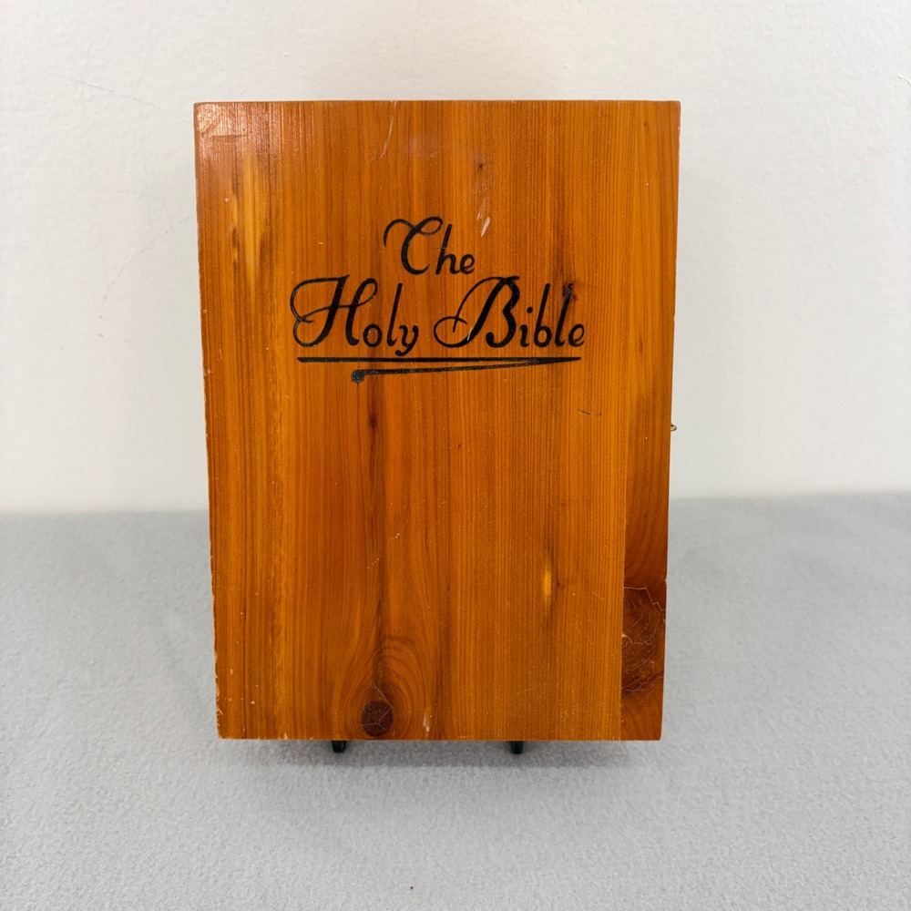 Clean Vintage 1950s Memorial Edition KJV Holy Bible Red Reveal Zip Cedar Box